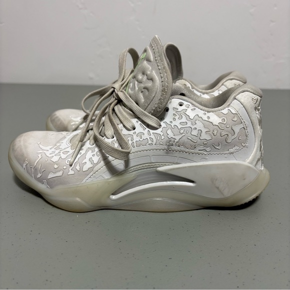 Jordan Zion 3 Athletic Basketball Shoes Sneakers Youth Size 4Y Boys DV3869-103 - Picture 4 of 10